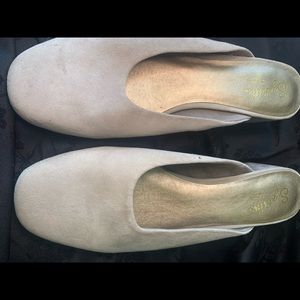 Seychelles Light Gray Suede Slides